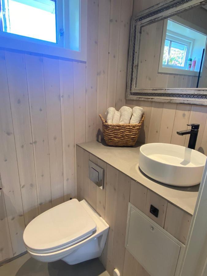 Charming Guesthouse Near City Center - Parking Available 산데피요르드 외부 사진